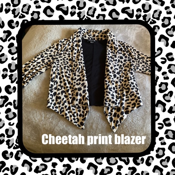 Forever 21 Jackets & Blazers - 🐈‍⬛Black & cream colored lightweight blazer🐈‍⬛